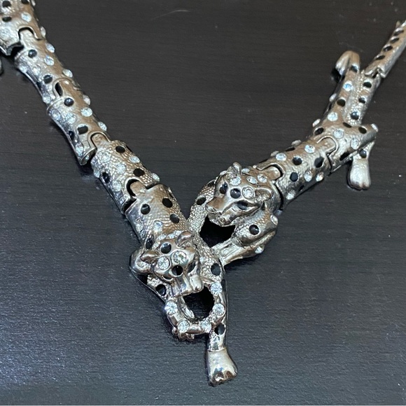 Unsigned Silver-tone Double Panther Leopard Articulated Necklace Earrings Set - Picture 10 of 16